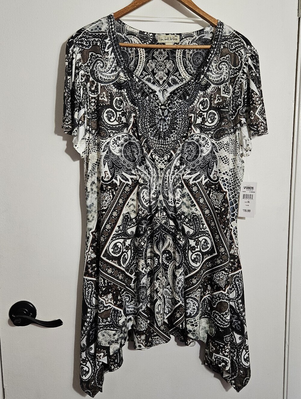 live and let live Black and White Paisley Handkerchief Hem Tunic